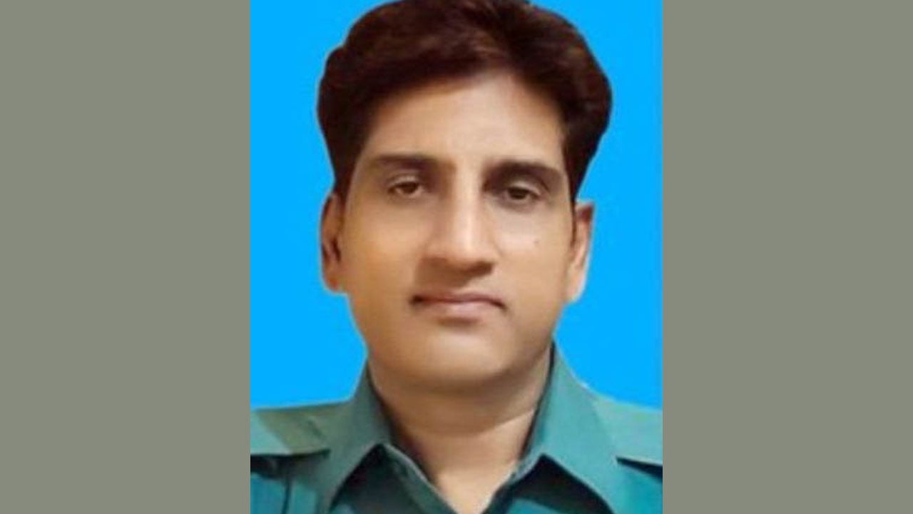ক্রিকেটার নাঈম হাসানকে মারধর, খুলশীর সেই ওসি প্রত্যাহার
