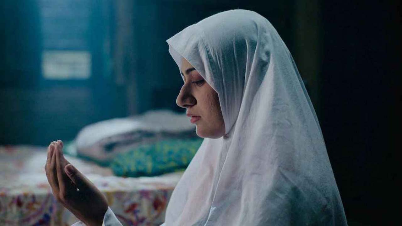 টিআরপির শীর্ষে মেগা সিরিয়াল ‘খুশবু’