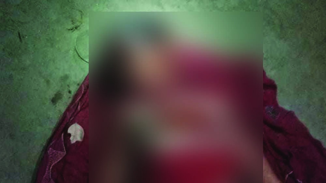 তারাবি নামাজের সময় সন্তানকে কুপিয়ে হত্যা করলো মা!