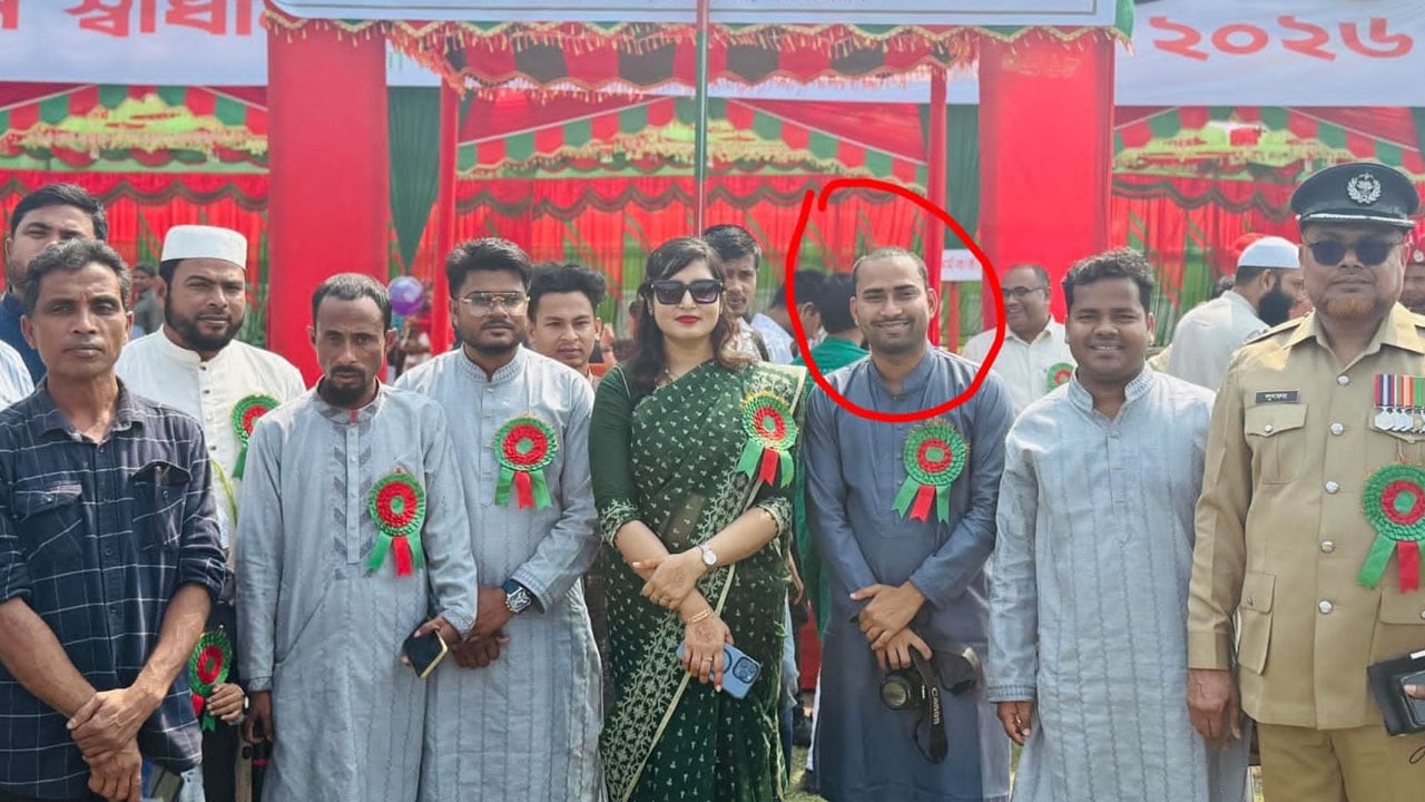 তাঁতী লীগ নেতার সঙ্গে ইউএনওর স্বাধীনতা দিবস উদ্যাপন