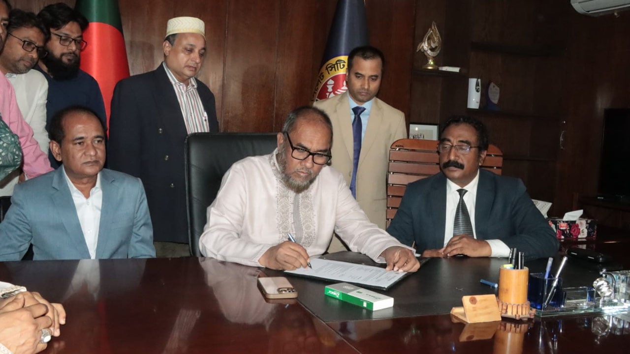 সিসিকের নবনিযুক্ত প্ৰশাসক কাইয়ুম চৌধুরীর দায়িত্ব গ্রহণ