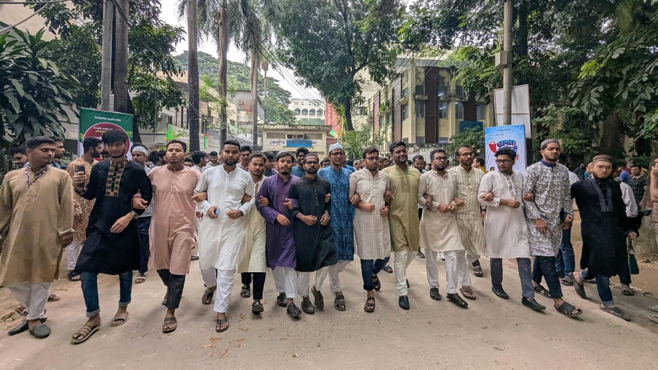 গাজীপুরে শিশু ধর্ষণের প্রতিবাদে জবি শিক্ষার্থীদের বিক্ষোভ