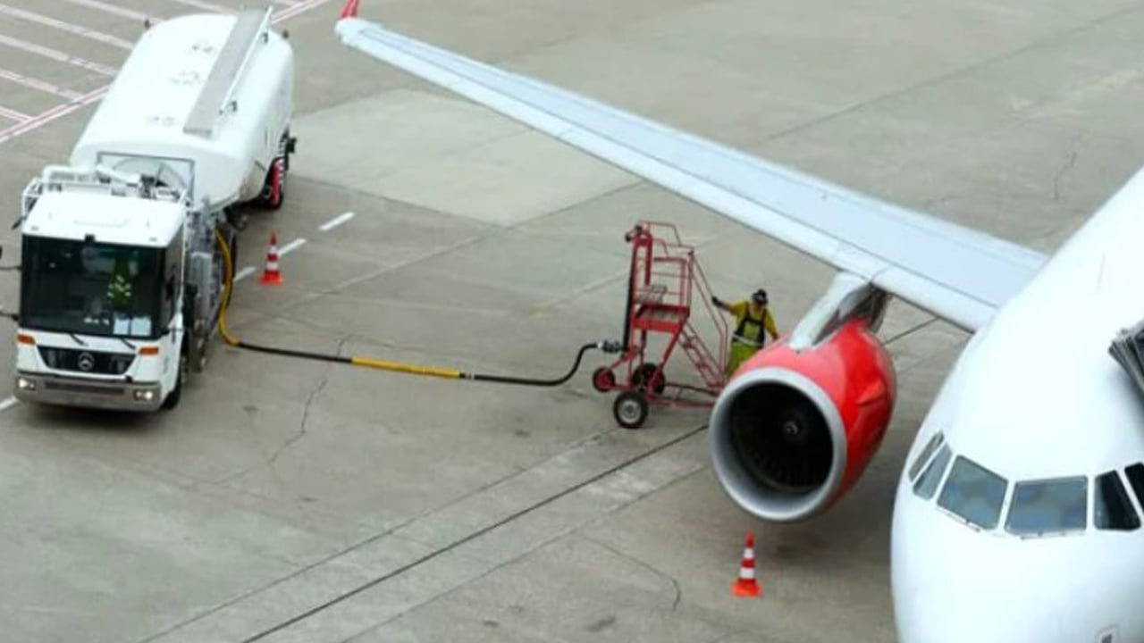 ফুয়েলের দাম বৃদ্ধিতে বন্ধ হতে পারে অভ্যন্তরীণ রুটের ফ্লাইট