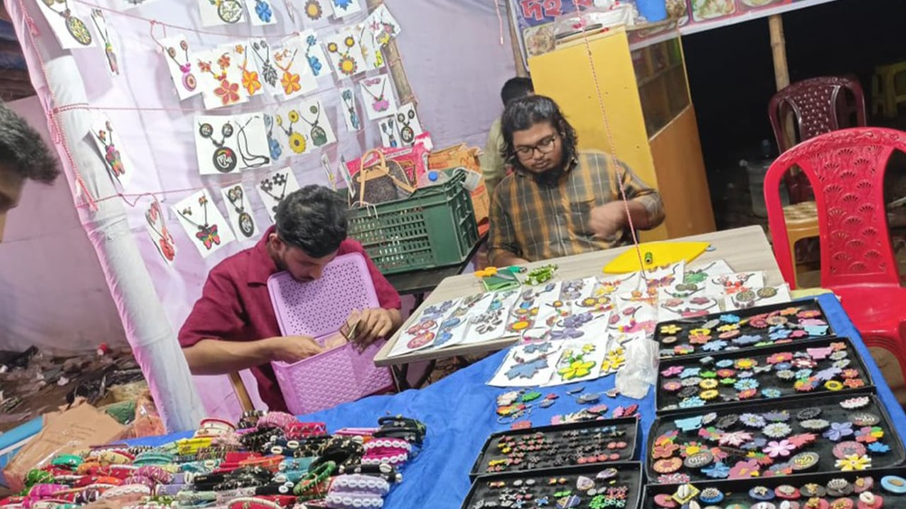 শারদীয় দুর্গাপূজার মেলা শেষ হলেও রয়েছে রেশ