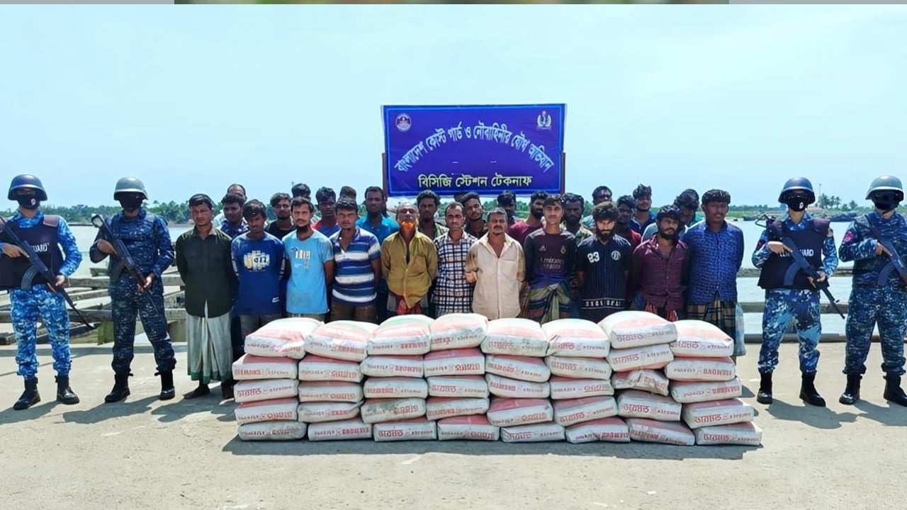মিয়ানমারে পাচারের সময় সিমেন্টসহ ৩৩ জন আটক