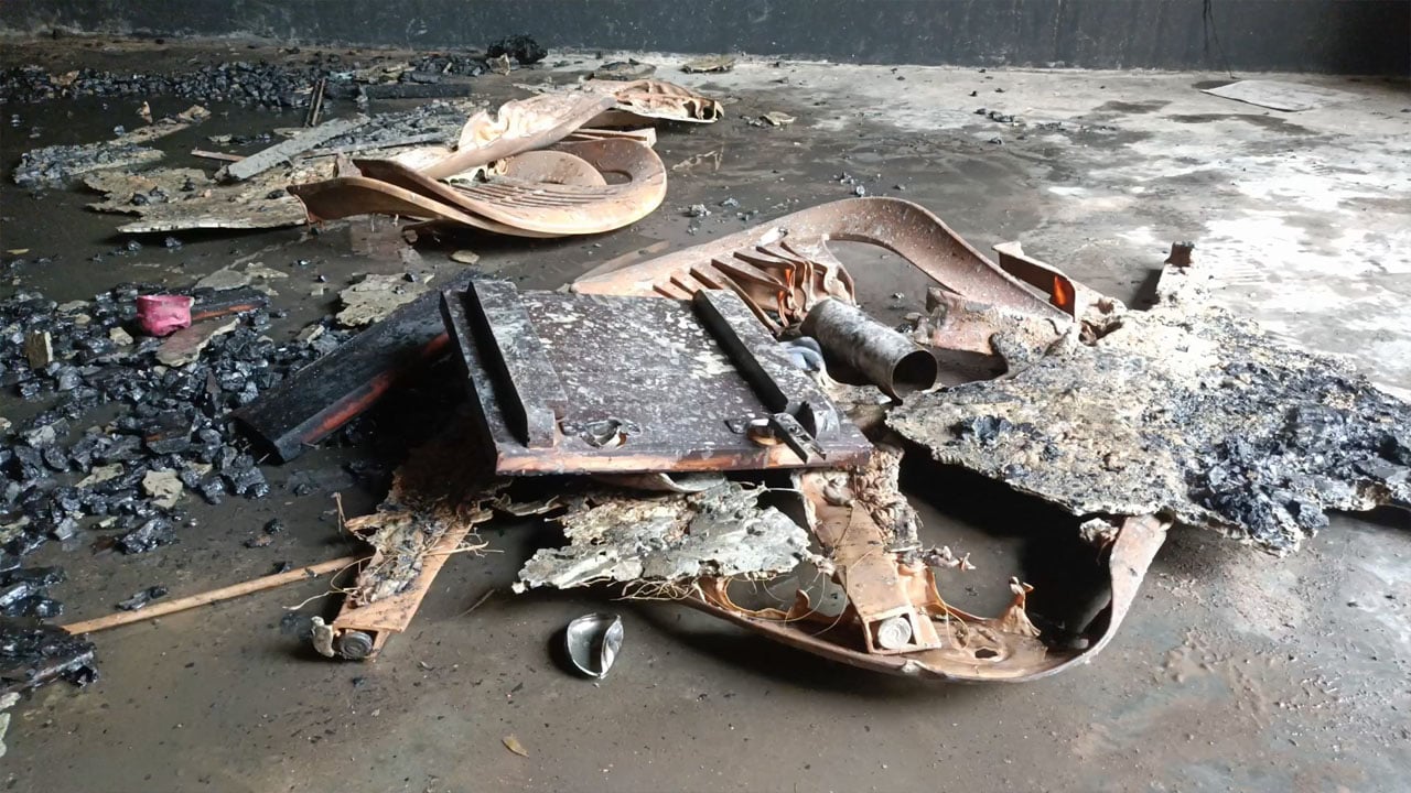 মহেশপুরে বিএনপির কার্যালয়ে আগুন, ককটেল বিস্ফোরণ