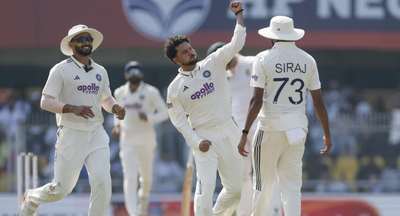 কুলদীপের স্পিনে এগিয়ে ভারত