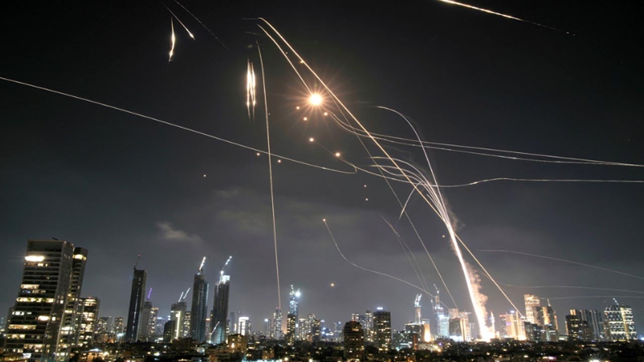 ইসরাইলের আয়রন ডোম ইরানের ক্লাস্টারে যেভাবে ধরা