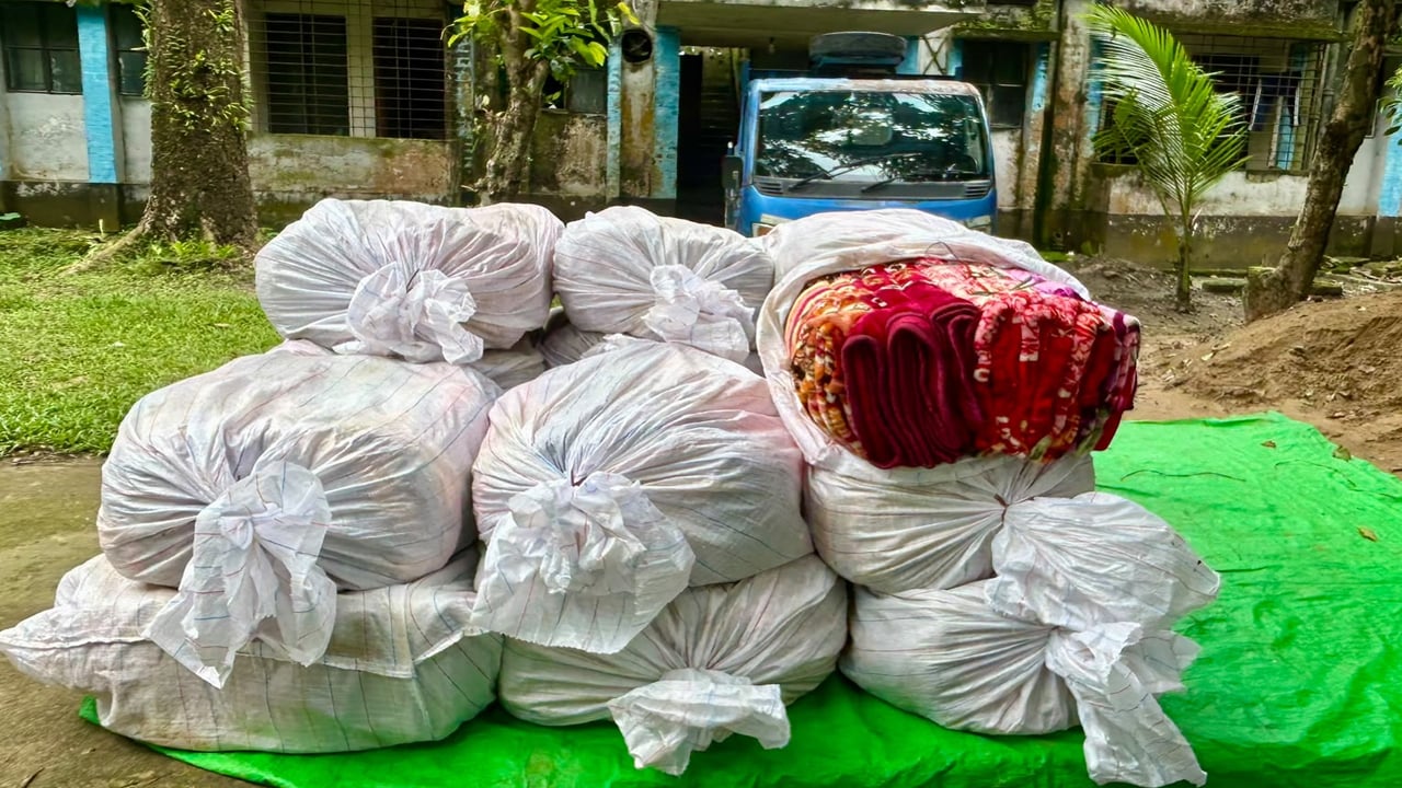 পূর্বধলায় পিকআপভর্তি ভারতীয় কম্বল জব্দ