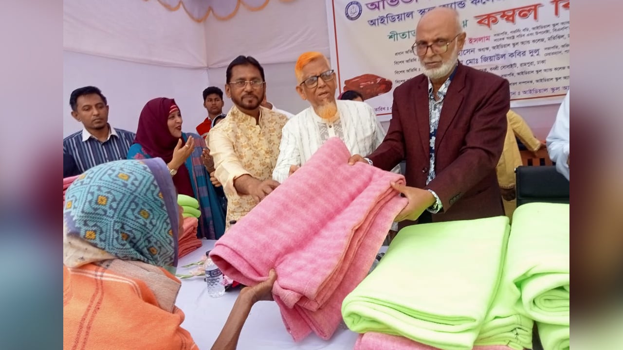 রাজধানীতে অভিভাবক ঐক্য ফোরামের কম্বল বিতরণ