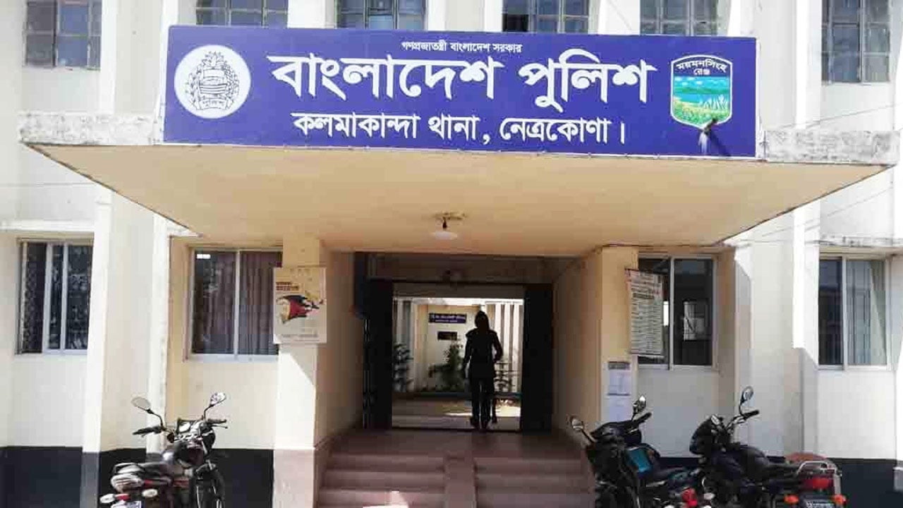 চোরাচালান মামলায় গ্রেপ্তারের পর স্বেচ্ছাসেবক দল নেতা বহিস্কার