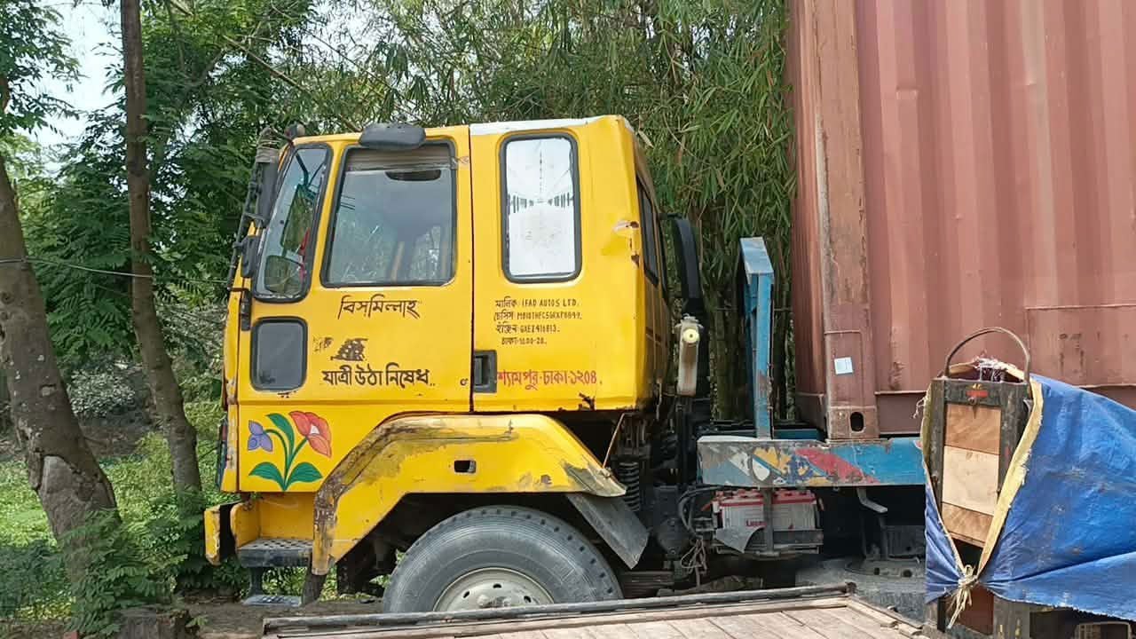 ঢাকা-চট্টগ্রাম মহাসড়কে পৃথক সড়ক দুর্ঘটনায় নিহত ৬