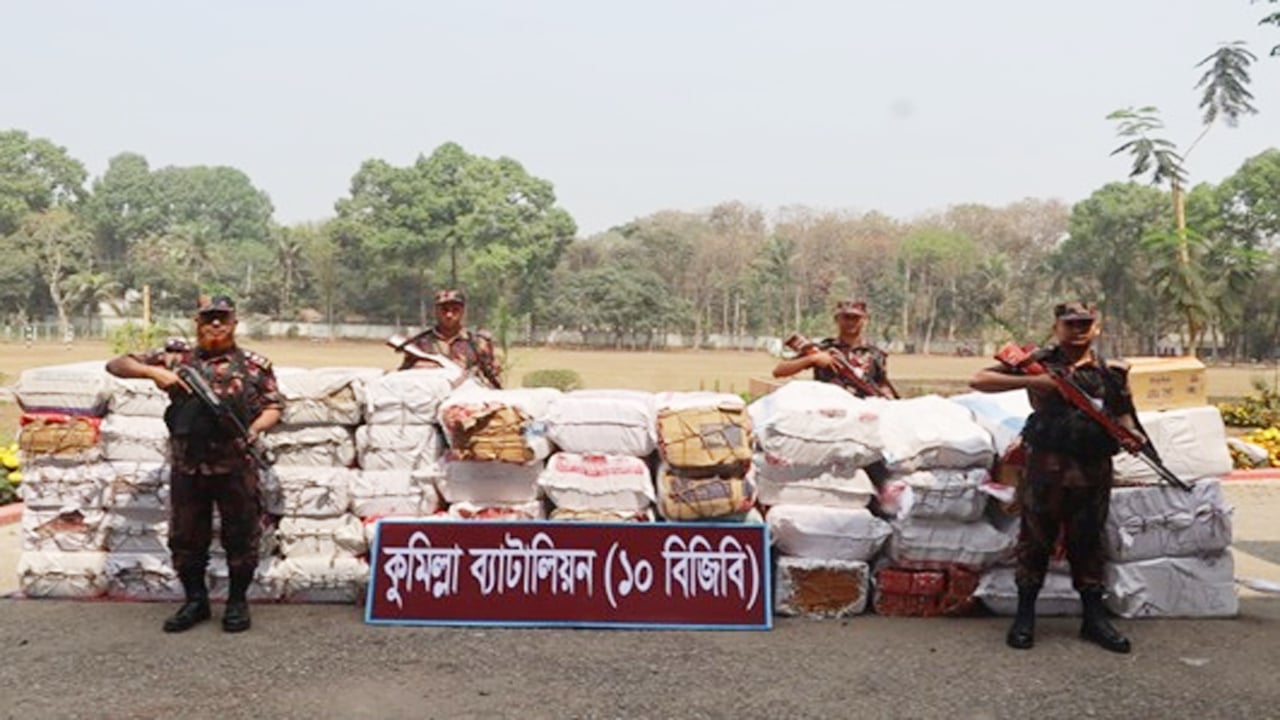 কুমিল্লায় আড়াই কোটি টাকার অবৈধ ভারতীয় মালামাল জব্দ