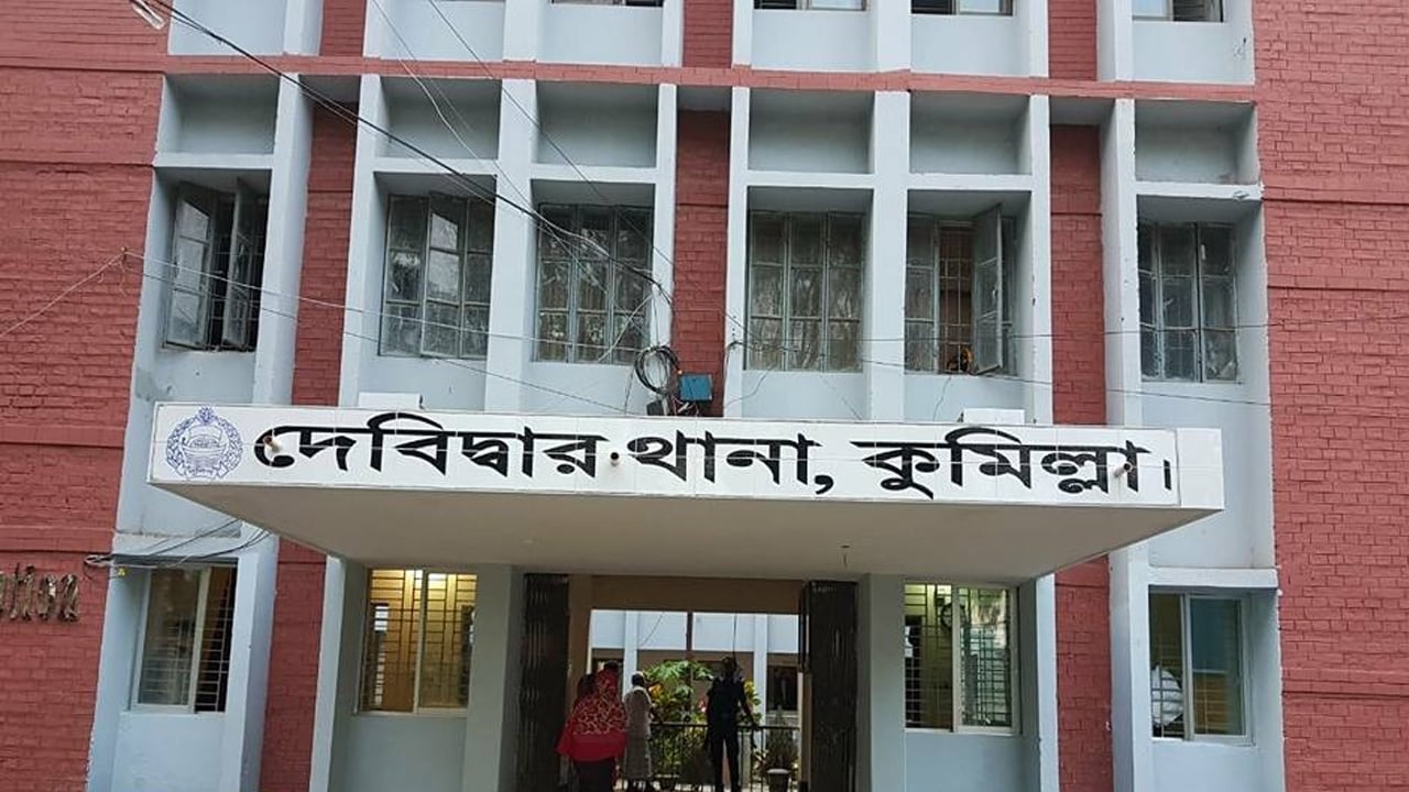 বাদীর কাছ থেকে ৪০ হাজার টাকা আদায়ের অভিযোগ ডিবি পুলিশের বিরুদ্ধে