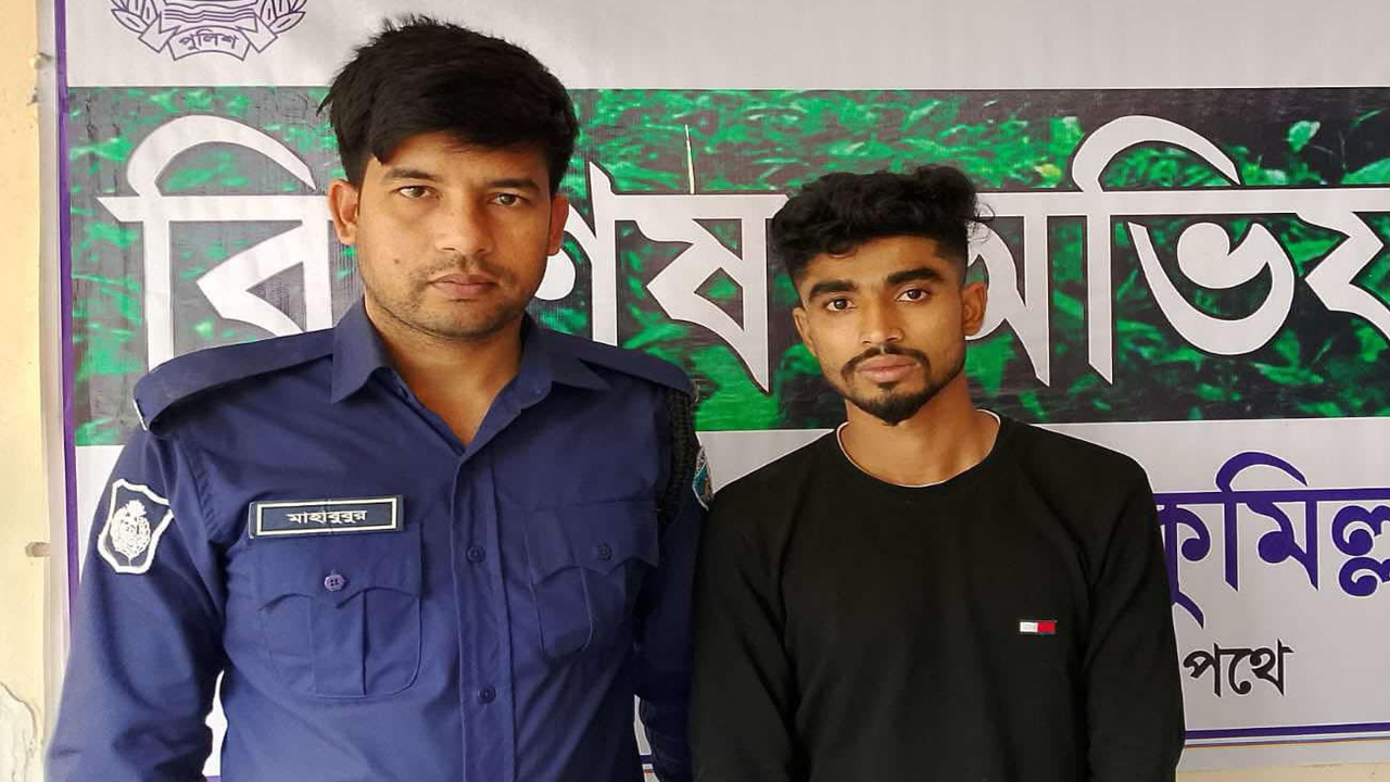 দেবীদ্বারে লিফলেট বিতরণের অভিযোগে ছাত্রলীগ কর্মী আটক