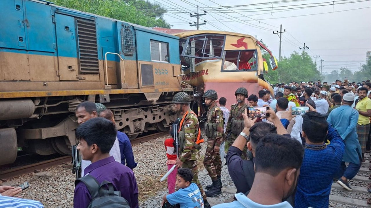 ৫ ঘণ্টা পর ট্রেন চলাচল স্বাভাবিক