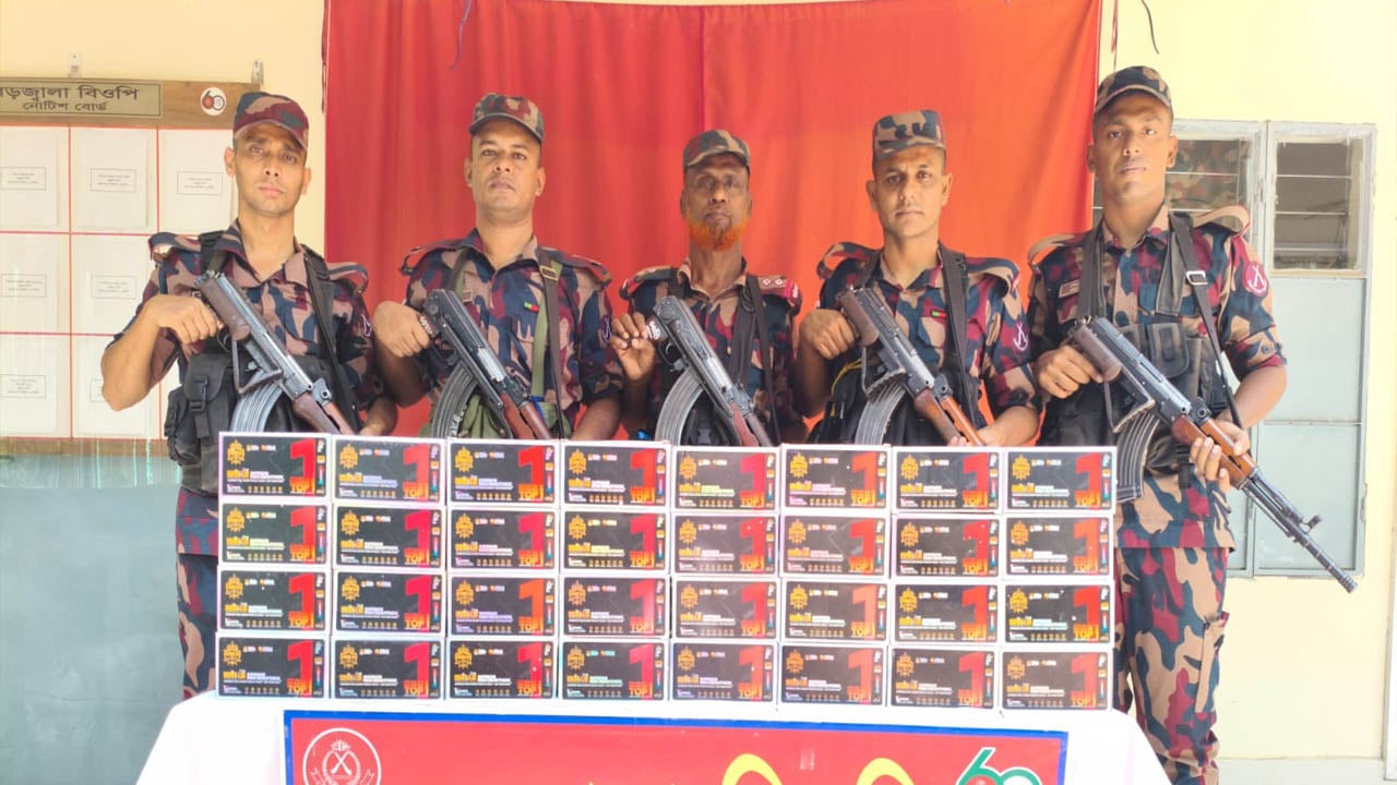 সীমান্তে বিজিবির অভিযানে ৯৪ লাখ টাকার ভারতীয় মোবাইল ফোনের ডিসপ্লে জব্দ