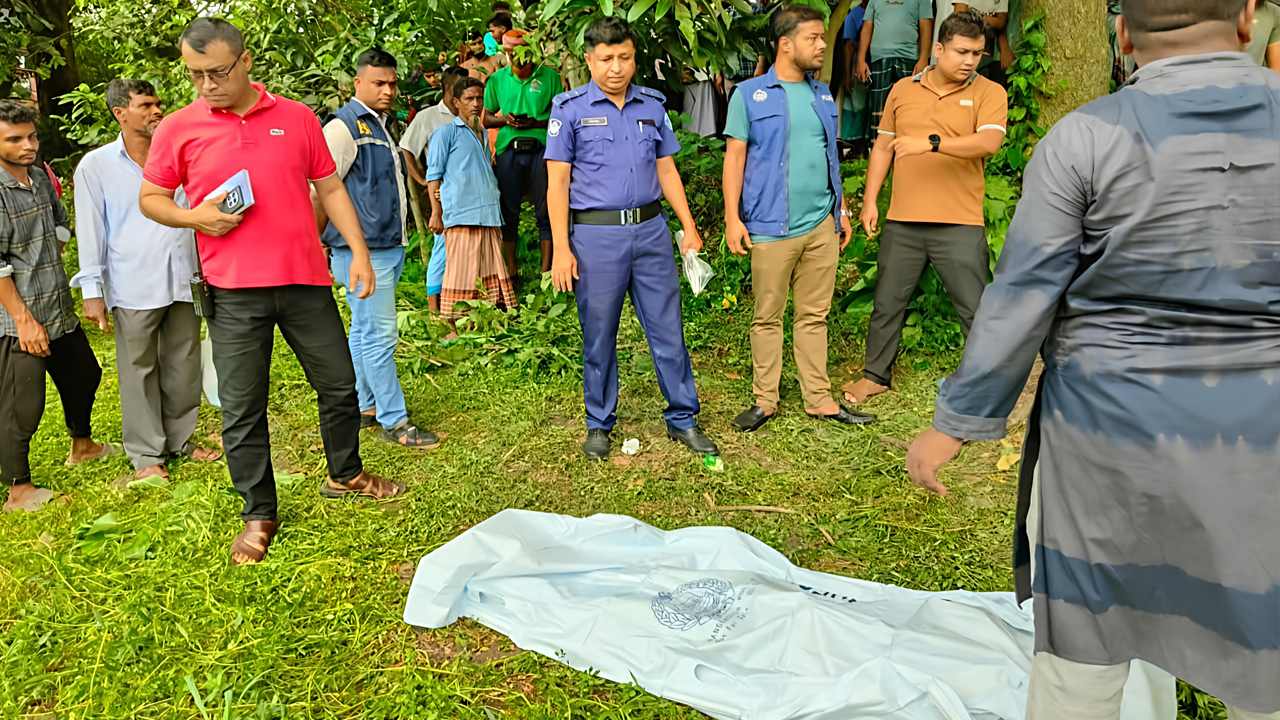 তিতাসে বরিশালের যুবকের গলা কাটা লাশ উদ্ধার