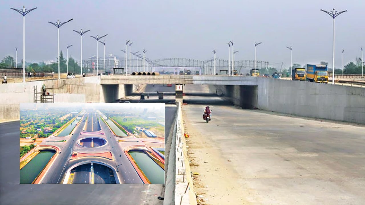 ৩০০ ফুটে পুলিশ পরিচয়ে ডাকাতি
দুই প্রবাসীর টাকা ও মালামাল লুট