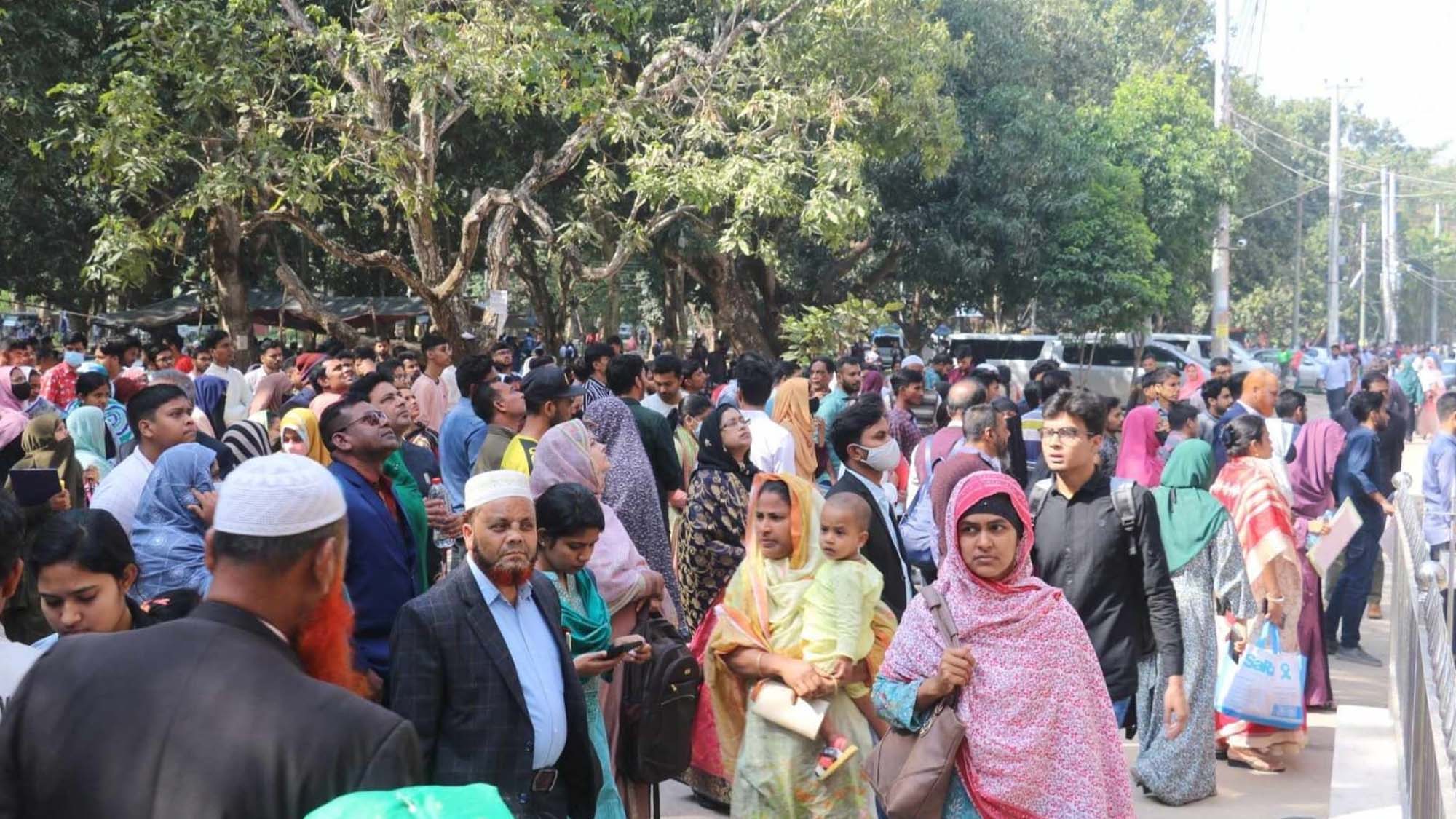 রাবির ভর্তি পরীক্ষার কেন্দ্র বিভ্রান্তি, ভোগান্তিতে ভর্তিচ্ছুরা