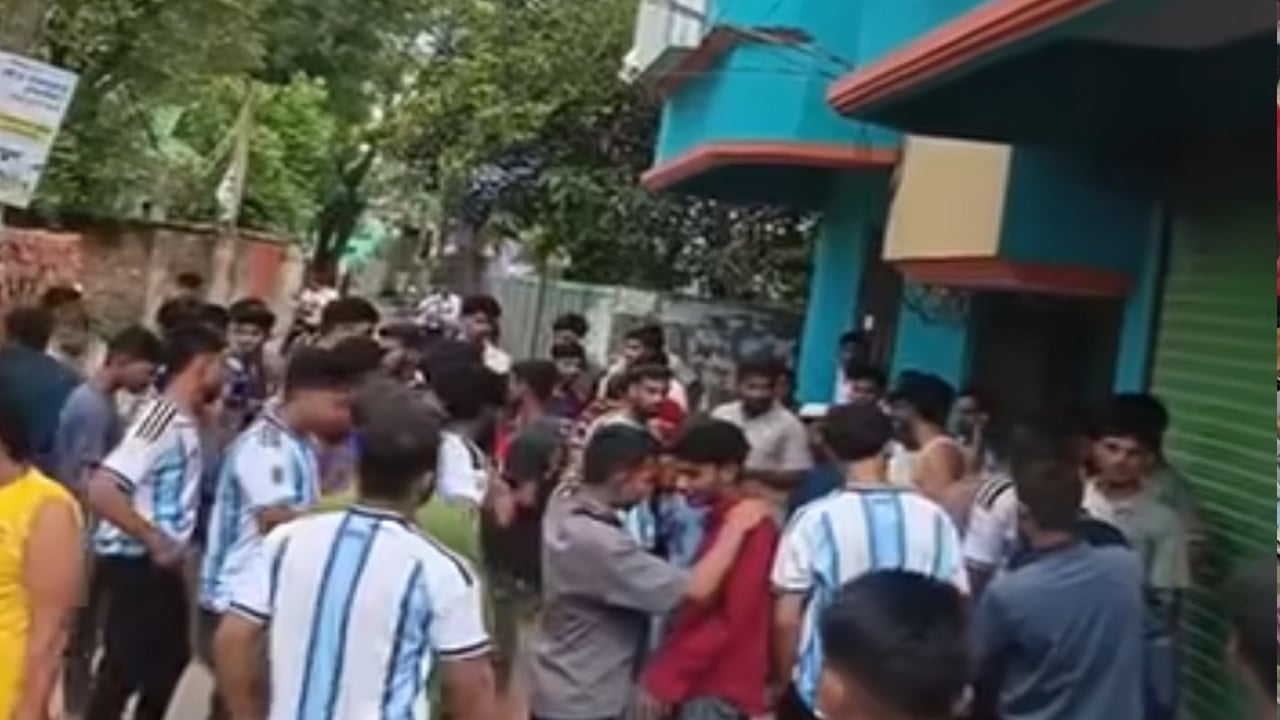 আর্জেন্টিনার খেলায় বিদ্যুৎ না থাকায় ক্ষোভ, পল্লী বিদ্যুৎ অফিসে হামলা