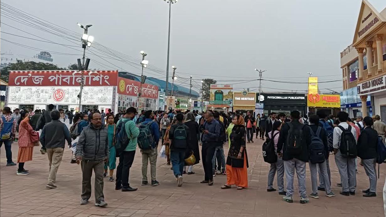 কলকাতা বইমেলায় বাংলাদেশ না থাকায় ক্ষতিতে ভারতীয়রা, বিষাদ পাঠক মহলেও