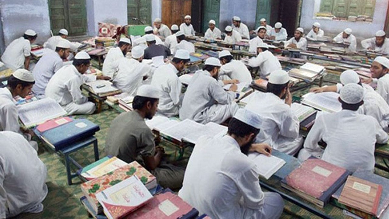 কওমি ডিগ্রিধারীদের সুখবর দিলেন আইন উপদেষ্টা