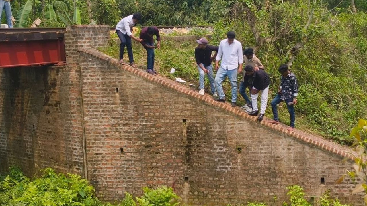 কমলগঞ্জে ট্রেন থেকে পড়ে যুবকের মৃত্যু