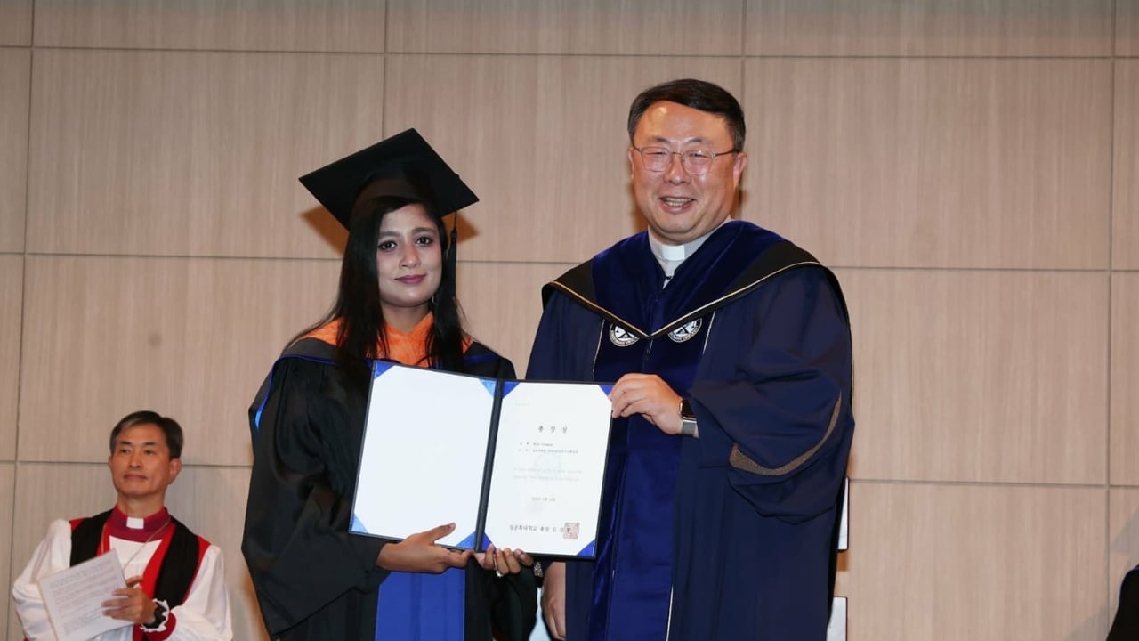 দক্ষিণ কোরিয়ায় প্রেসিডেন্ট অ্যাওয়ার্ড পেয়েছেন বাংলাদেশি শিক্ষার্থী ইয়াসমিন