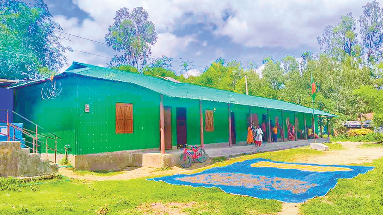 কুড়িগ্রামের তিন বিদ্যালয় চলছে একজন করে শিক্ষক দিয়ে