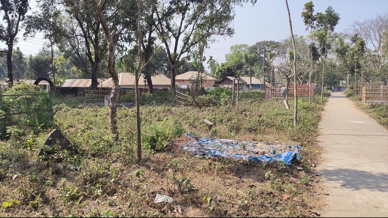 পঞ্চগড় কেন্দ্রীয় কবরস্থান যেন মাদকের আখড়া