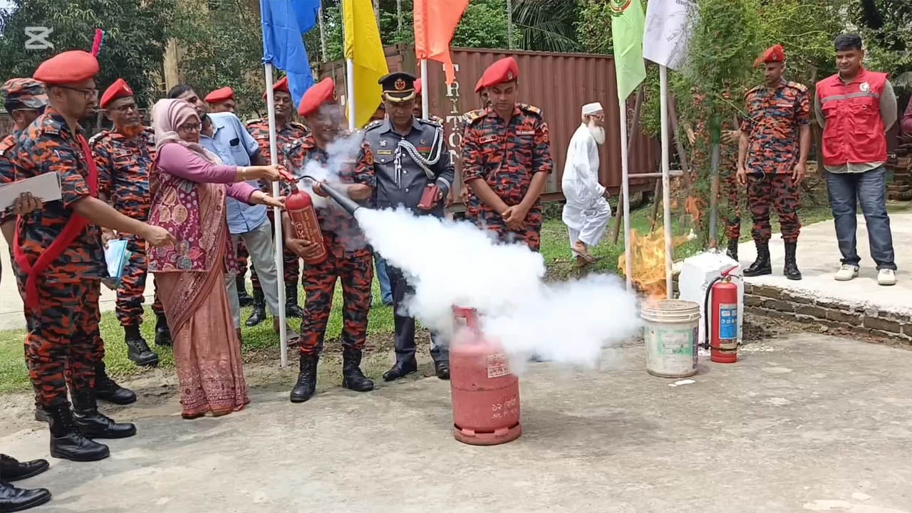 কিশোরগঞ্জে ফায়ার সার্ভিস ও সিভিল ডিফেন্স সপ্তাহ পালিত