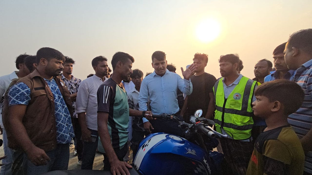 কুয়াকাটা সৈকতে মোটরসাইকেল নিয়ন্ত্রণে অভিযান