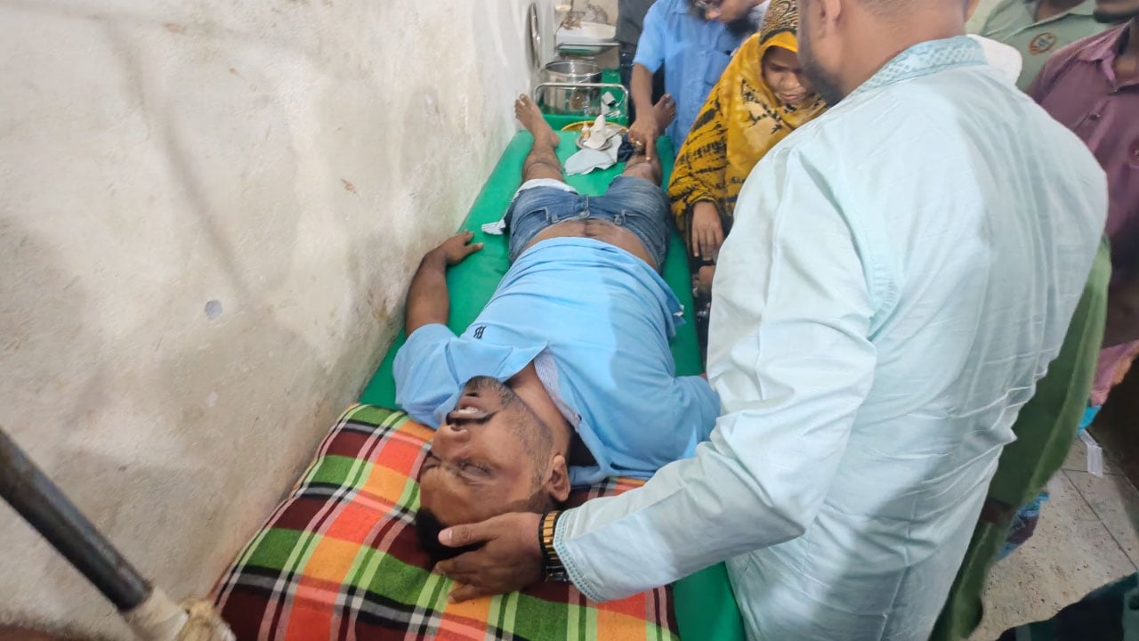 কুয়াকাটায় ছাত্রদল-যুবদল নেতাদের বিরুদ্ধে সাংবাদিককে হাতুড়িপেটার অভিযোগ