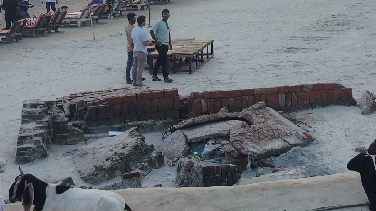 কুয়াকাটায় পর্যটকদের জন্য ভয়ের কারণ কংক্রিটের ফাঁদ