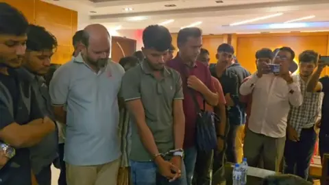 পটুয়াখালীতে ভুয়া সেনা কর্মকর্তা সেজে প্রতারণা, যুবকের কারাদণ্ড