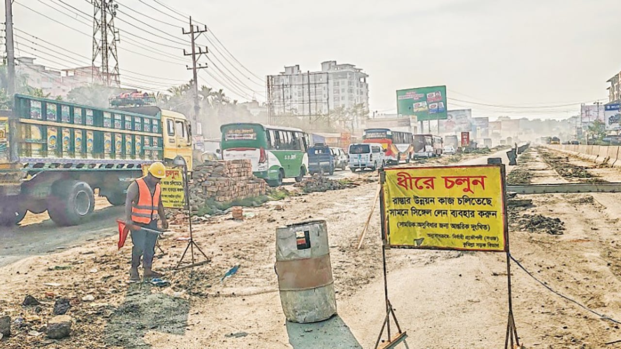 সংস্কারকাজে ধীরগতি ভোগান্তিতে যাত্রীরা