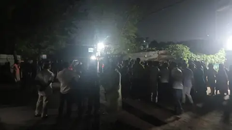 মসজিদের মাইকে ঘোষণা দিয়ে খুবি শিক্ষার্থীদের ওপর হামলার চেষ্টা