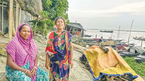 মাছের আকালে পেশা বদলাচ্ছেন জেলেরা 