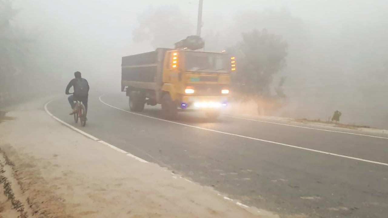 শীতে কাঁপছে কুড়িগ্রাম, তাপমাত্রা ১২ ডিগ্রিতে