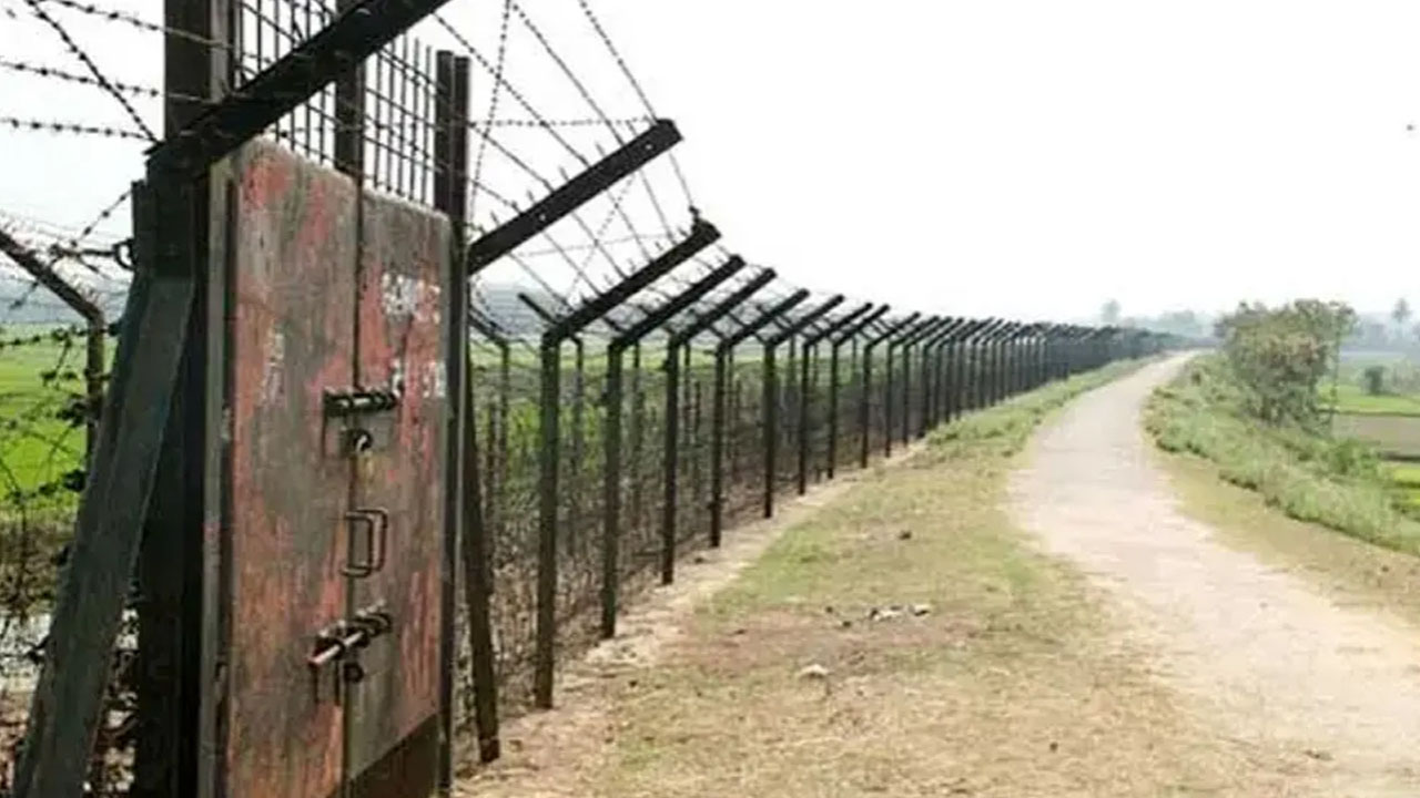 সাতক্ষীরায় কুশখালী সীমান্তে ২৩ জনকে পুশইন