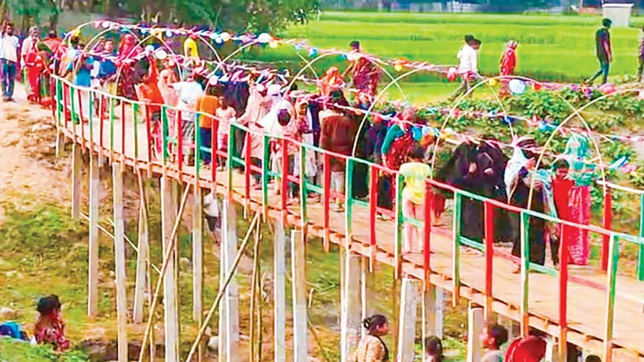 বাইক বিক্রি করে সেতু করে দিলেন দিনমজুর