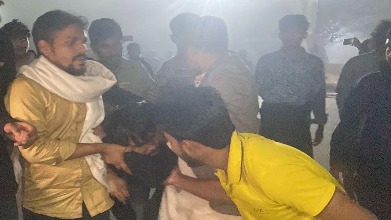 মধ্যরাতে ইবি শিক্ষার্থীদের সংঘর্ষ: শিক্ষকসহ আহত ১০