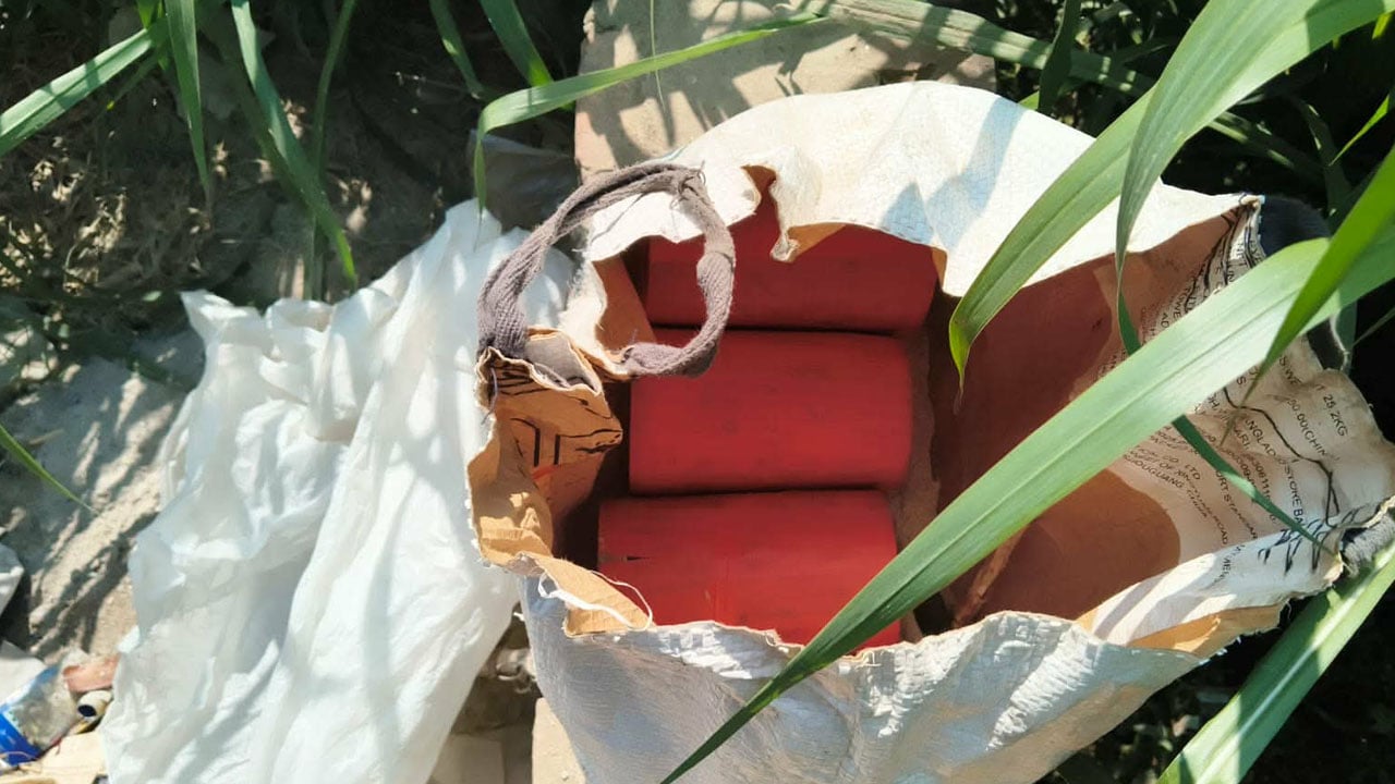 কুষ্টিয়ায় ভোটকেন্দ্র সংলগ্ন এলাকা থেকে বোমা সদৃশবস্তু উদ্ধার