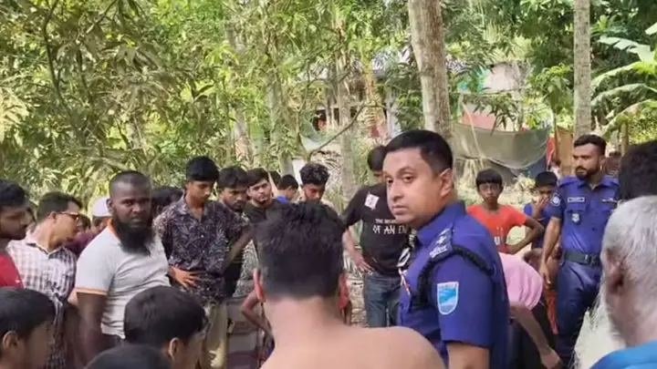 কোটালীপাড়ায় পুকুর থেকে ভ্যানচালকের লাশ উদ্ধার