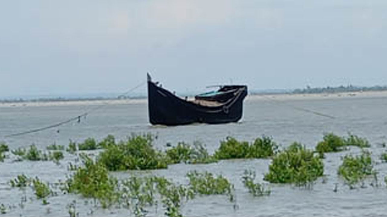 সাগরে ট্রলার ডুবে কুতুবদিয়ার পাঁচ জেলে নিখোঁজ