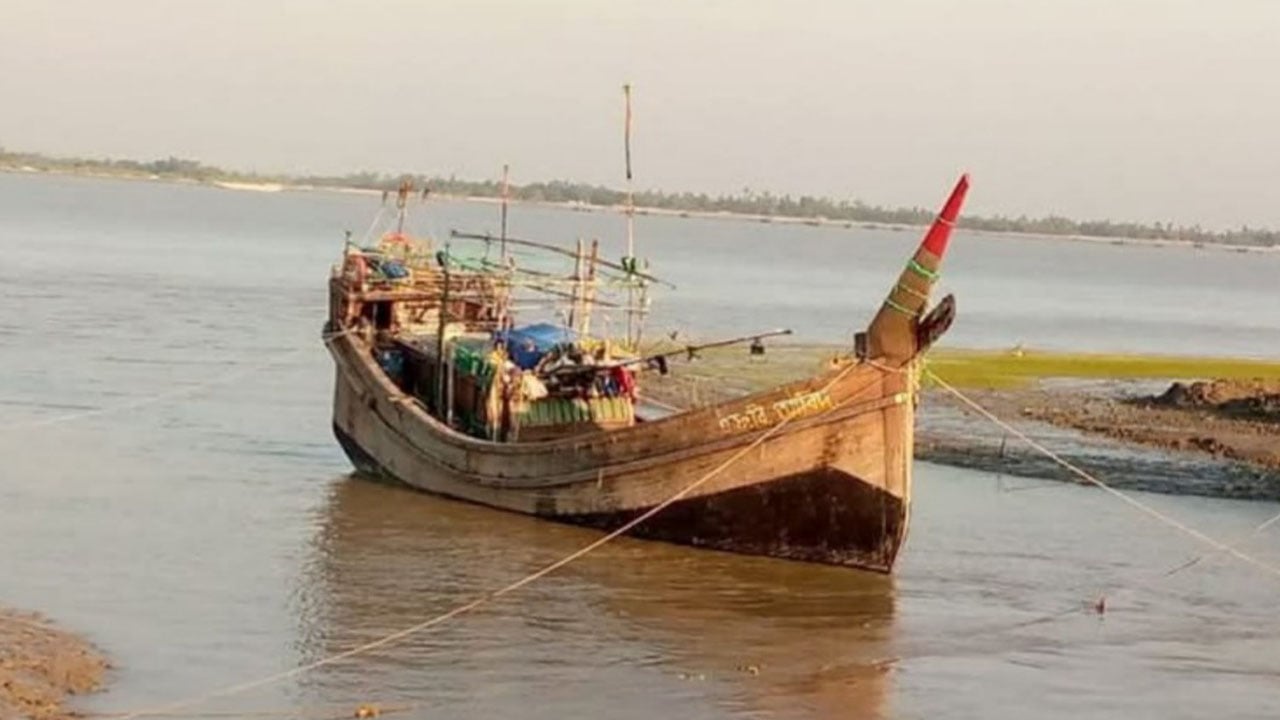 লব‌ণের ট্রলার ডু‌বে নি‌খোঁজ ৮ মা‌ঝি-মাল্লা