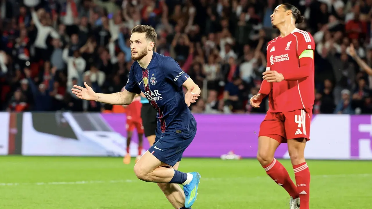 পিএসজির দাপটে অসহায় আত্মসমর্পণ লিভারপুলের