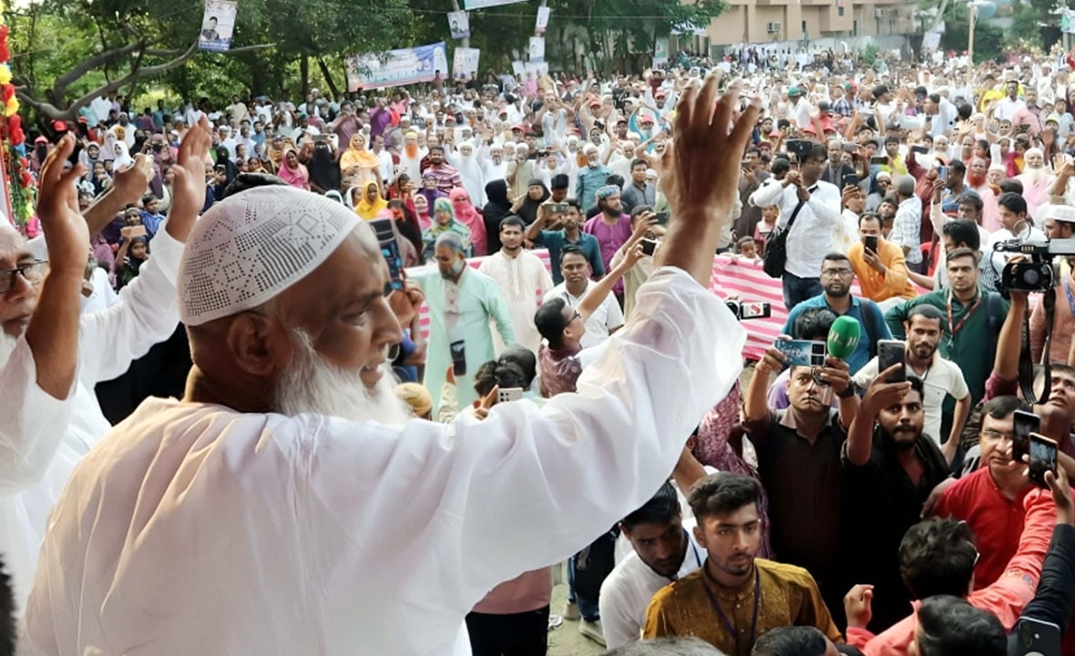 কিছু নামধারী ছাত্র আমাদের সমাজকে কলুষিত করতে চায়: কায়কোবাদ