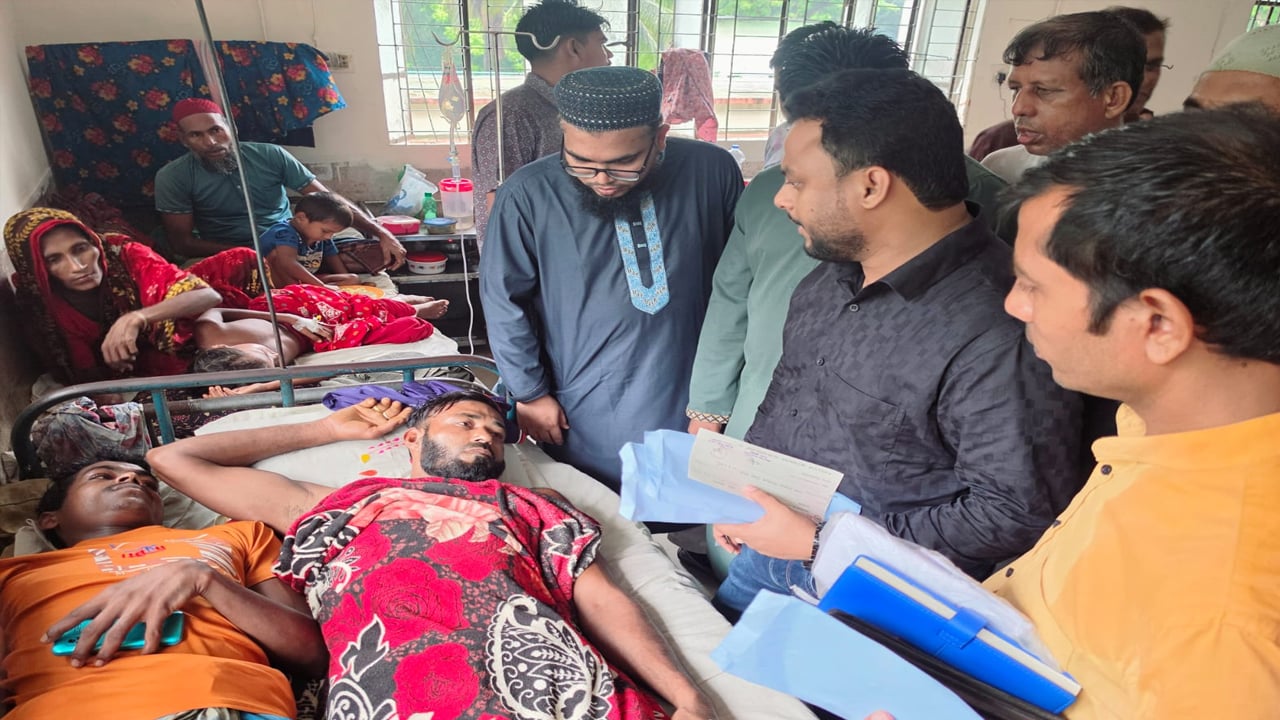 বঙ্গোপসাগরে ট্রলারডুবি, তিন দিনেও সন্ধান মেলেনি ৬ জেলের